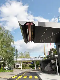 Stromschiene, mit der der Bus in 15 Sekunden aufgeladen wird