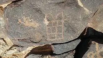 Steinritzung, von Anati als Tafeln der zehn Gebote interpretiert[5]