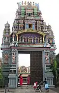 Eingang zum indischen Tempel der Tamilen