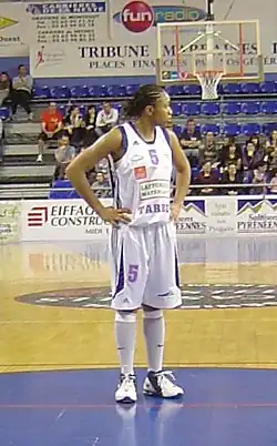 Tanisha Wright mit dem französischen Basketballverein Tarbes GB.