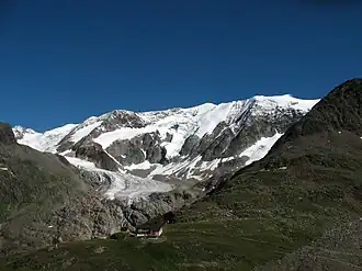 Petersenspitze (knapp rechts der Mitte) über Taschachferner und Taschachhaus (2434&nbsp;m)