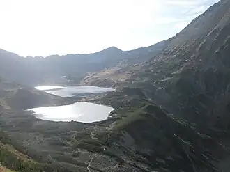 Blick von dem Gipfel Świstowa Czuba, Bergseen Przedni Staw Polski und Wielki Staw Polski im Vordergrund