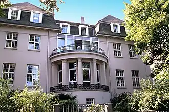 Villa Hörlein, Gründungsort und Zentrale