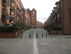 Teerhof-Wohnhäuser aus den 1990er-Jahren, architektonisch an frühere Packhäuser angelehnt