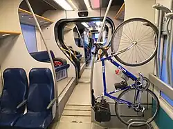 Fahr­rad­mit­nah­me in der Tendabahn; während der Tun­nel­sper­rung eine Mög­lich­keit zur Pass­un­ter­que­rung