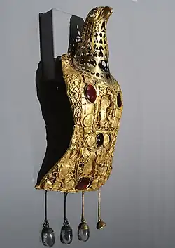 Stück aus dem Schatz von Pietroasele – ostgotische Adlerkopffibel