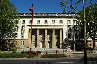 Gebäude