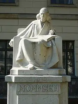 Mommsen-Denkmal vor der Humboldt-Universität