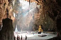 In der Höhle Tham Khao Luang