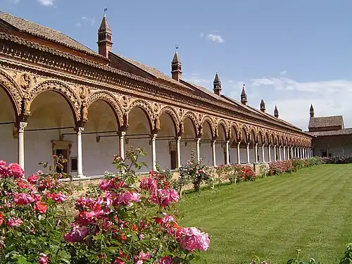 Detail des großen Kreuzgangs.