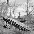 Zerstörter deutscher Jagdpanzer IV und Bailey-Brücke am Dortmund-Ems-Kanal bei Dreierwalde im April 1945