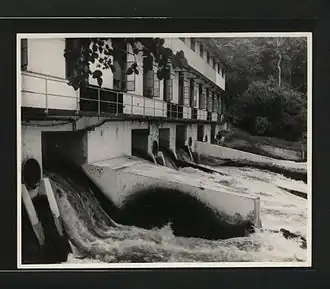 Überlauf am Damm des Kraftwerks Pangani