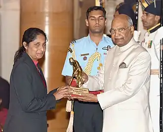 Bobby Aloysius (ganz links) – 1,85&nbsp;m