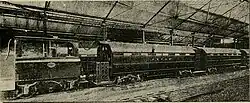 Zug der City and South London Railway mit Elektrolokomotive (Indienststellung 1890)