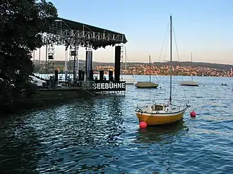 Seebühne auf der Saffainsel