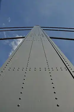Pylon der Brücke