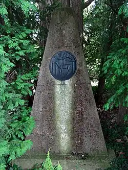 Theodor Felber-Keyser (1849–1911) Forstwissenschaftler, Hochschullehrer. Adelheid Felber-Keyser (1853–1926). Roman Felber (1883–1939) Eidg. Forstinspektor. Grab, Friedhof Rehalp, Zürich