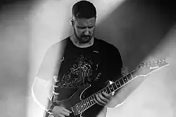 Rhythmus-Gitarrist Sean Delander