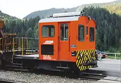 Tm 2/2 15 der RhB, aufgenommen am Morgen des 22. Juni 2003 in Tiefencastel