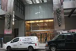 Haupteingang in der 45th Street