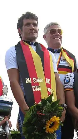 Timo Scholz bei der Siegerehrung zur Steher-DM 2008 mit Schrittmacher Peter Bäuerlein