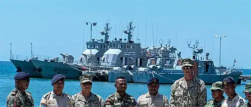 Im Hintergrund: NRTL Jaco P212, NRTL Betano P211, NRTL Atauro P102 und NRTL Oecusse P101