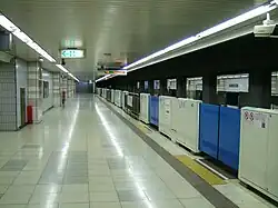 Bahnsteige der Tokyo Monorail