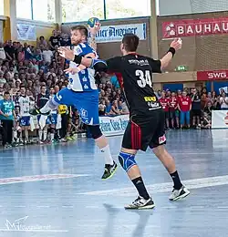 Tomáš Sklenák im Wurf