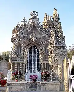 Grabmal auf dem Friedhof von Hauterives