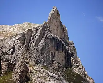 Blick auf die Ostwand des Fensterlturms