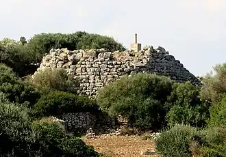 Der große Talayot (2011). Der Vermessungspfeiler wurde inzwischen entfernt.