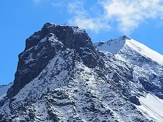 Totenkopf von Nordwest, dahinter rechts die Hohe Riffl