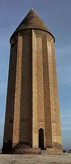 Gonbad-e Qabus, (10. Jahrhundert, heute Golestan) (rund, konisch)