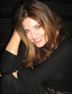 Tracy Scoggins, Darstellerin von Elizabeth Lochley