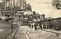 Endbahnhof Mont-Saint-Michel mit Packwagen vor dem Stadttor