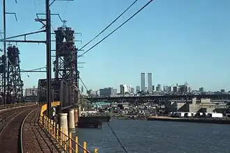 Rechts im Hintergrund das Fahrtziel World Trade Center