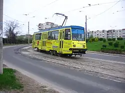 Rumänischer Typ Timiș 2 mit doppeltem Mitteleinstieg, vorgesehen für Schaffnerabfertigung nach links und rechts