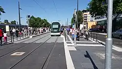 Straßburger Straßenbahnwagen vor dem Bahnhof Kehl