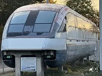 Die Sektion I des Transrapid 07 auf dem Betriebsgelände der Transrapid-Versuchsanlage Emsland (2023)