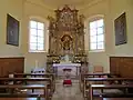 Blick auf den Altar im Innenraum der Dreifaltigkeitskapelle