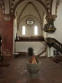 Nordquerhaus mit Empore