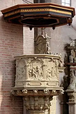 Dom-Kanzel mit den sieben Werken der Barmherzigkeit