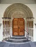 Restauriertes Portal vom Nordflügel zur Sakristei