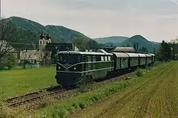 Der erste Triestingtalexpress gezogen von der 2050.02 am 1.&nbsp;Mai 2005 in Thenneberg