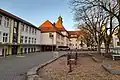 Vorderer Schulhof an der Trinkbrunnenstraße