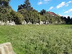 Trockenmauer im Obstgarten von Belvedere