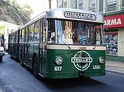 Ein 1965 gebauter Berna-Trolleybus des Typs 4 GTP beim Oberleitungsbus Valparaíso