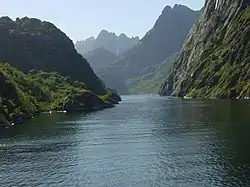 Der Trollfjord mit Trolltindan.