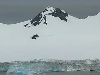Blick von Half Moon Island auf den Tryavna Peak