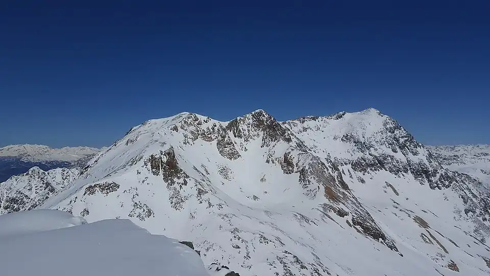 Blick nach Norden zur Tschima da Flix (links) und Piz Picuogl (rechts).